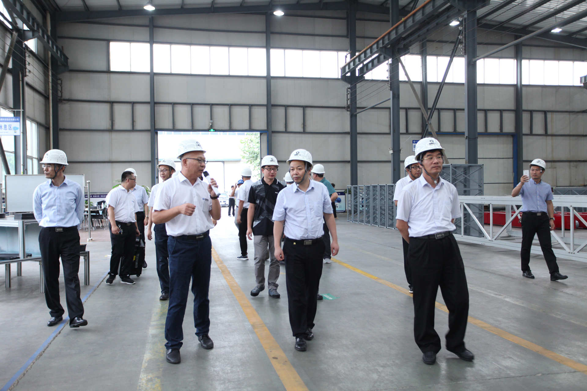 Leaders of the State Council visited the company